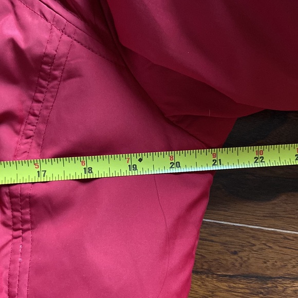 Red puffer winter jacket in size L - Picture 13 of 13
